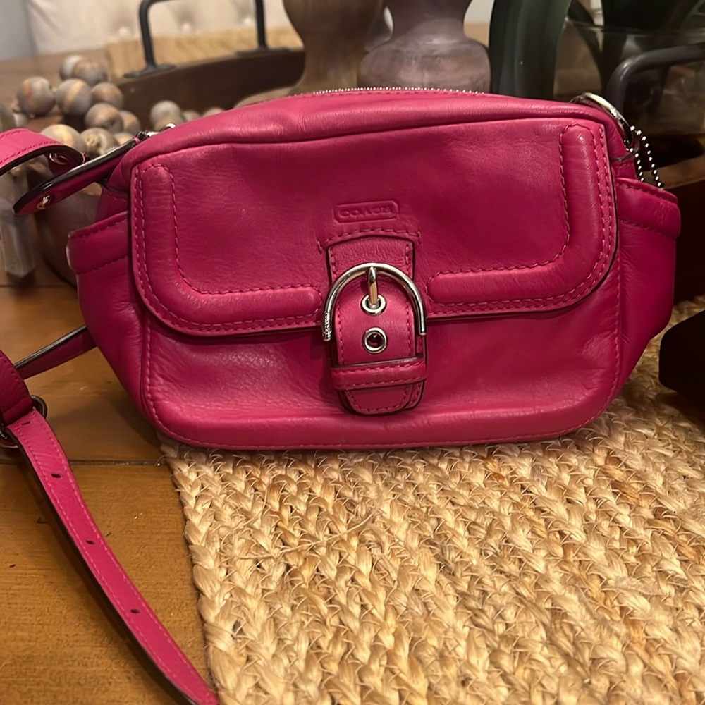 COACH F25150 CAMPBELL LEATHER CAMERA BAG FUCHSIA (used)